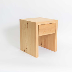 Nachttisch aus Arve oder Lärche – mit Schublade & Tablar | Engadiner Lehrwerkstatt