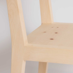 Kinderstuhl aus Engadiner Arvenholz – Stilvolles Accessoire & Geschenkidee | Engadiner Lehrwerkstatt