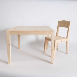 Kinderstuhl aus Engadiner Arvenholz – Stilvolles Accessoire & Geschenkidee | Engadiner Lehrwerkstatt