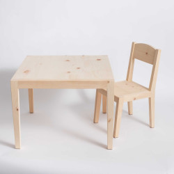 Kinderstuhl aus Engadiner Arvenholz – Stilvolles Accessoire & Geschenkidee | Engadiner Lehrwerkstatt